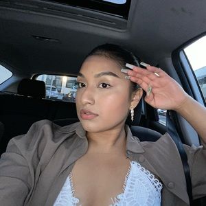 Meet your Posher, Anahi